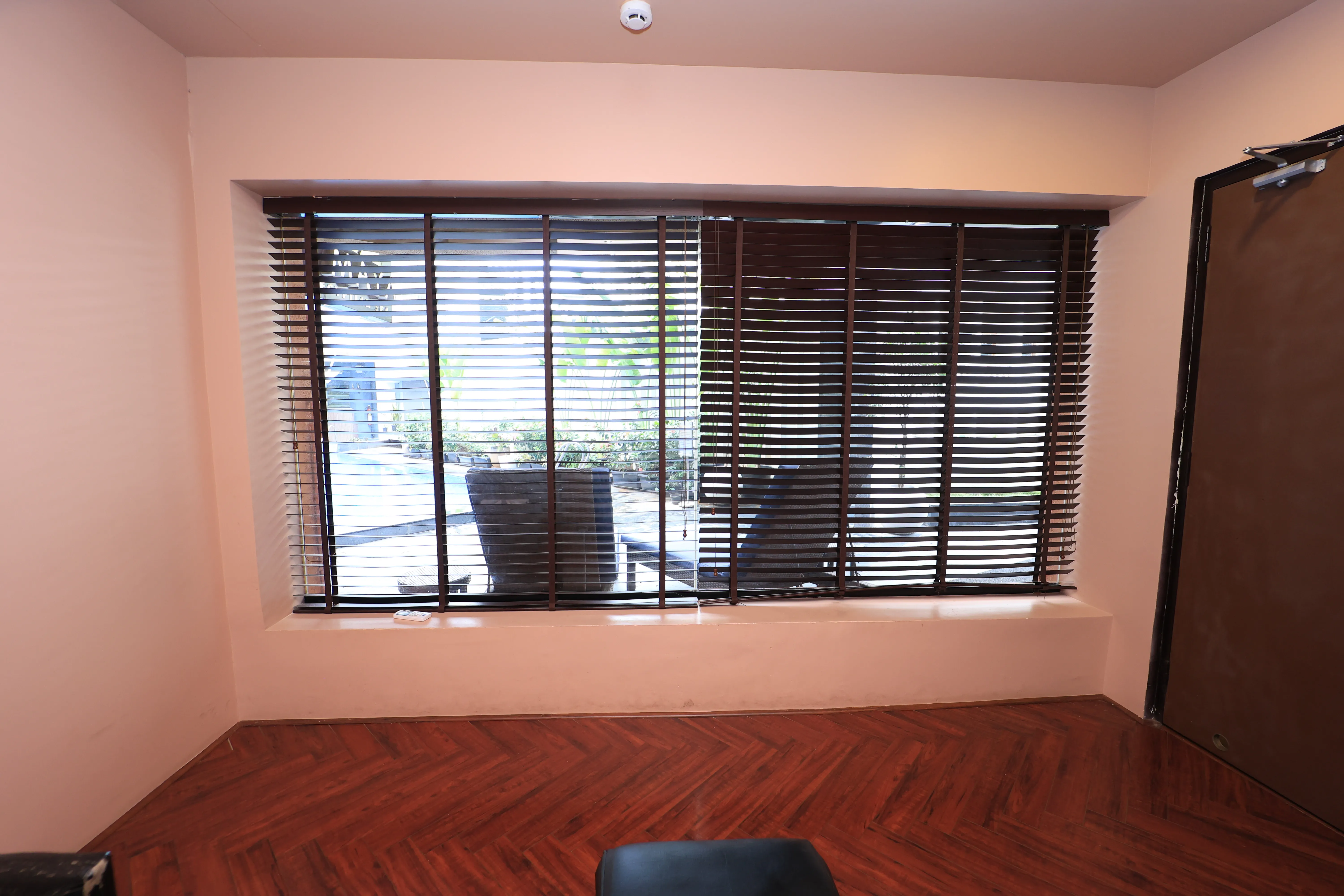 Massage room decor Chennai spa center