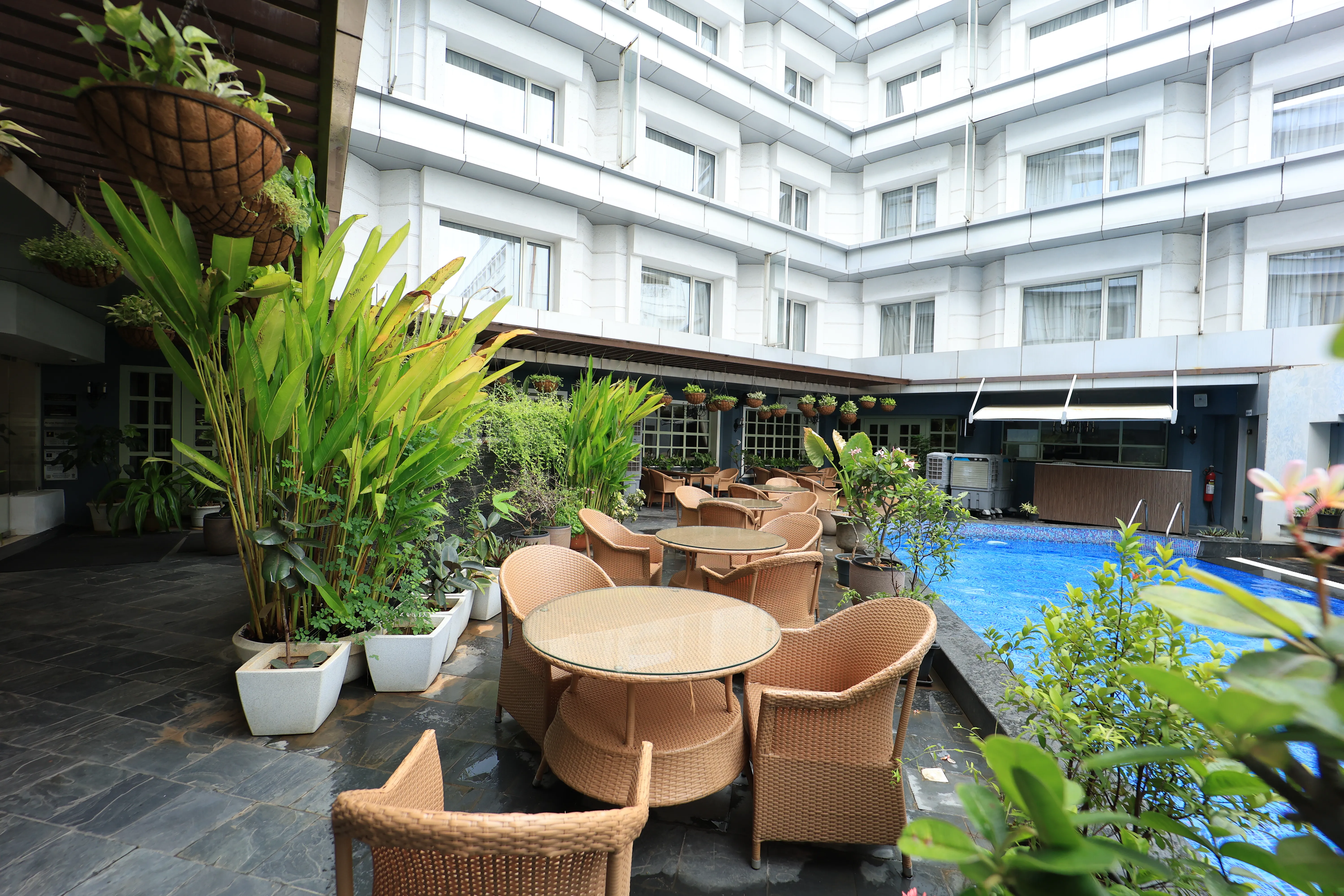 Egyptian themed spa decor Nungambakkam